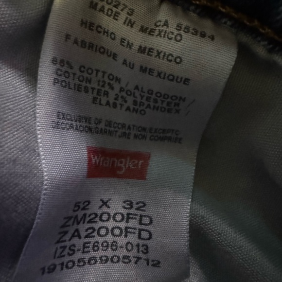 Wrangler Men's Classic Indigo Straight Jeans 52x32 - Picture 3 of 4